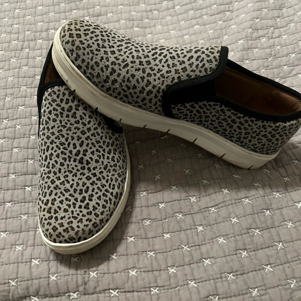Nurse mate good condition leopard print shoes